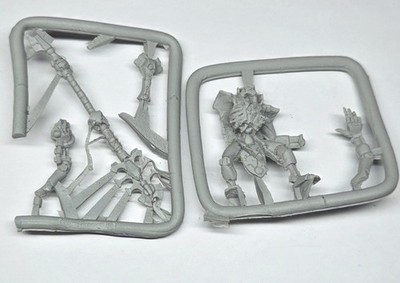 Warhammer 40k - Necrons - Necron Cryptek - Finecast OOP New