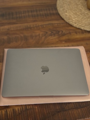 Apple MacBook Air 13 Zoll (128GB SSD, Intel Core i5, 8GB) Space Grau 2018 - Bild 2 von 4