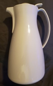 The Pampered Chef #6672 White  Acrylic Hot Cold Coffee Carafe Tea Pitcher 33 oz 