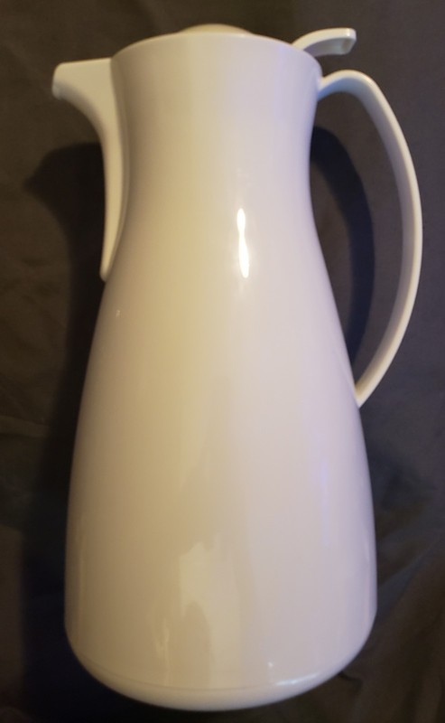 The Pampered Chef #6672 White  Acrylic Hot Cold Coffee Carafe Tea Pitcher 33 oz 