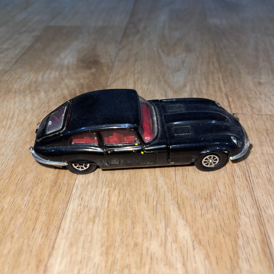 Vintage Corgi Toys E Type v12 Jaguar whizzwheels negro Foto 3 de 4