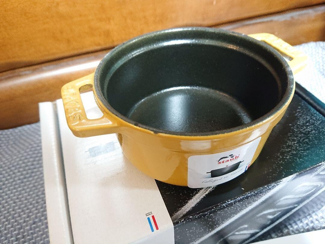 パクチーSTAUB Cocotte Ronde 22cm マスタード 71VGuUDYmqL._UF350,350_QL80_.jpg