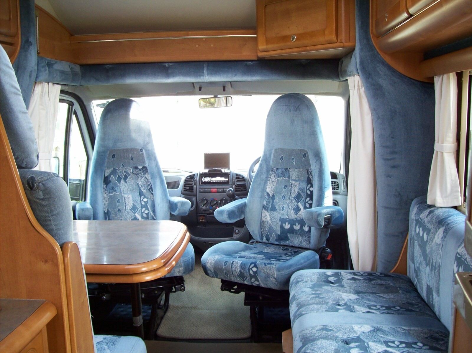 2004 Rapido Le Randonneur 7085f Fiat 2.8 Alko chassis. Towbar, bike