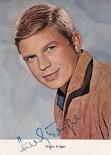 Karta z autografem Hardy Krüger