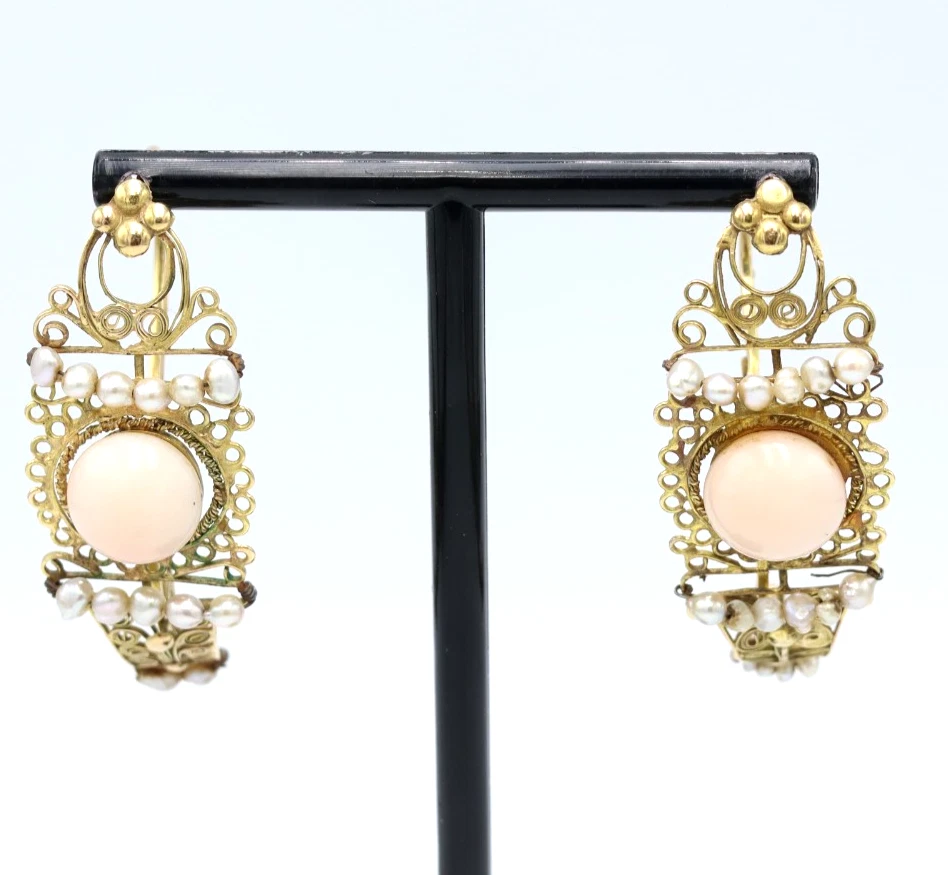 Orecchini in Argento 925 dorato con piccolo Cammeo floreale su Sardoni – Corallium Gioielli