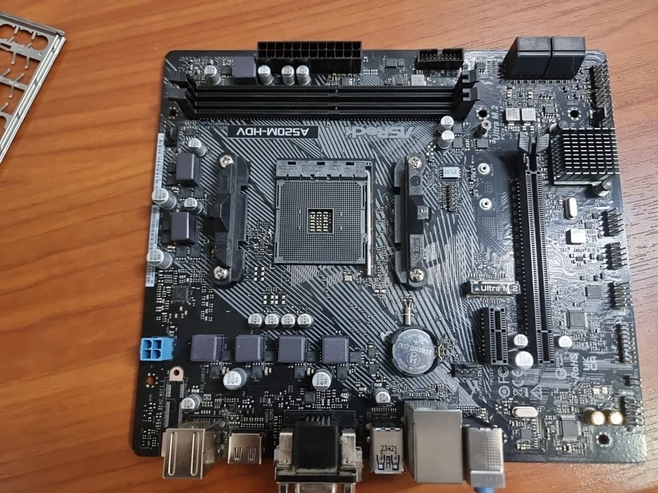 ASRock A520M-HDV Socket AM4 AMD Scheda Madre - 90-MXBE50-A0UAYZ - Immagine 2 di 4