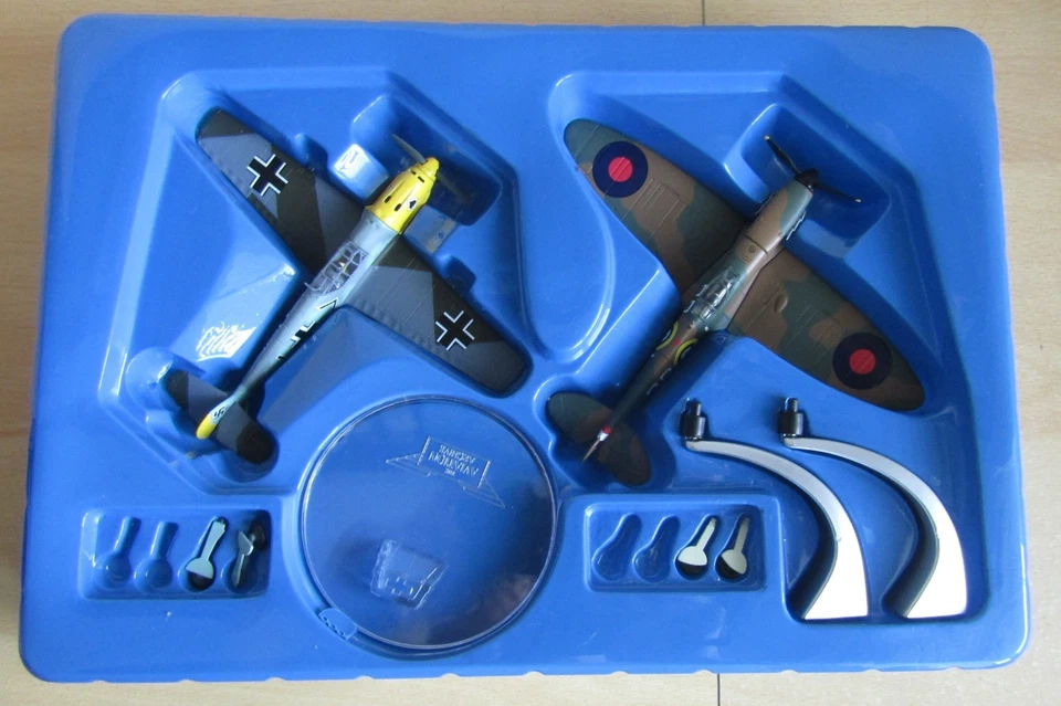 Corgi Aviation Archive 1:72 AA49505 Dog Fight Double Spitfire & Bf109E - Image 3 of 4