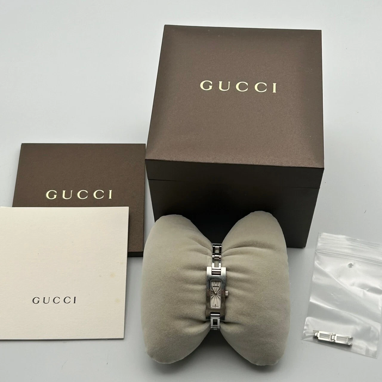 Authentique montre bracelet Gucci 3900L Qz métal argent suisse pile neuve 'excellent état