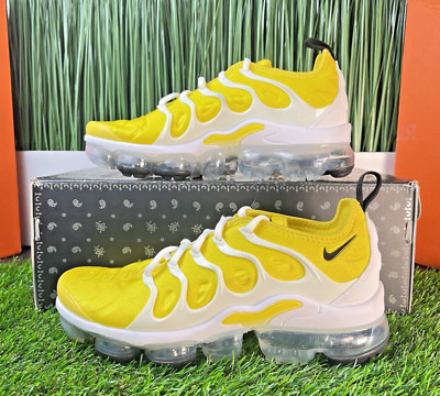 white vapormax plus turning yellow