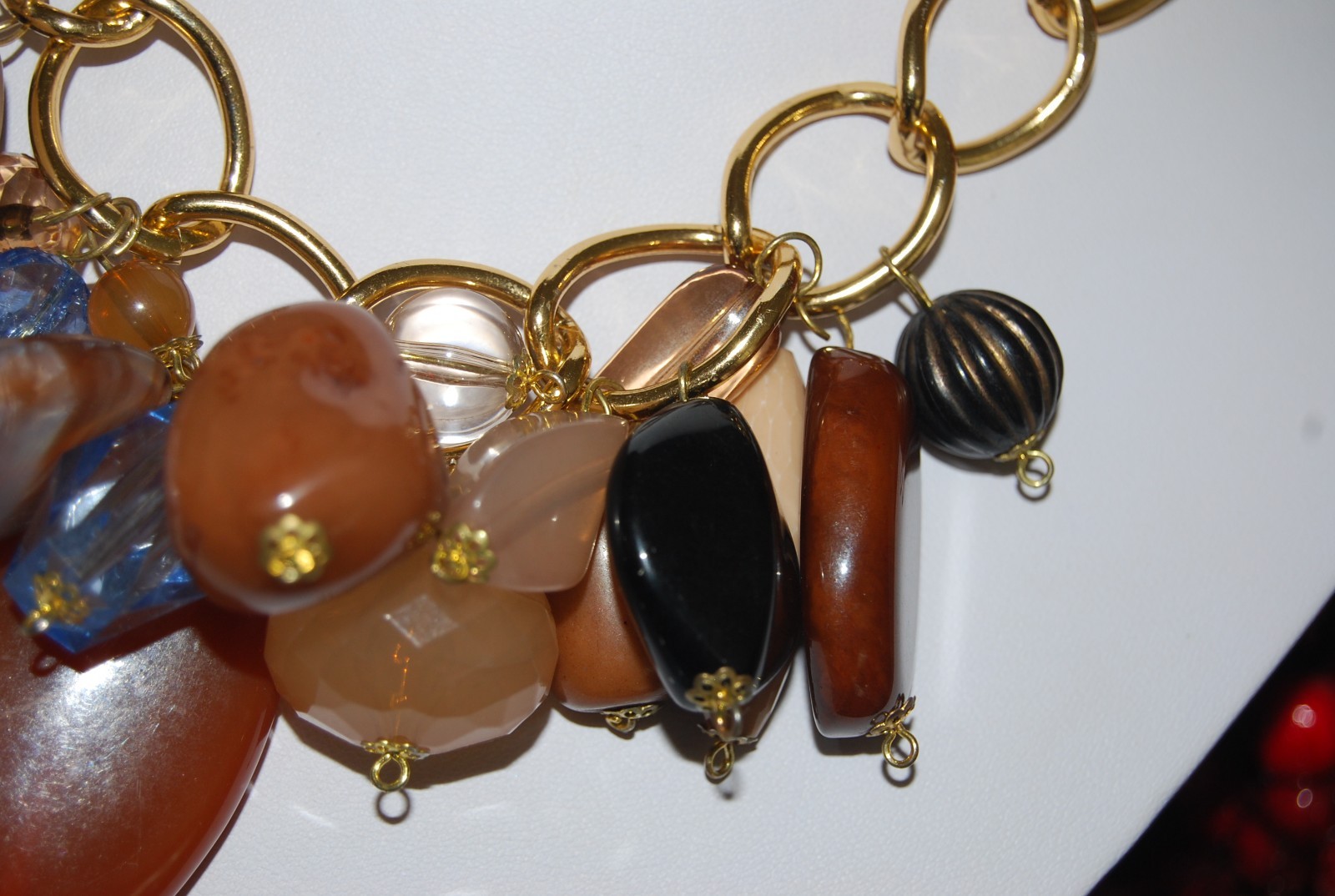 WONDERFUL GOLD TONED METAL & MULTICOLORED ACRYLIC BEAD CHARMS STATEMENT NECKLACE