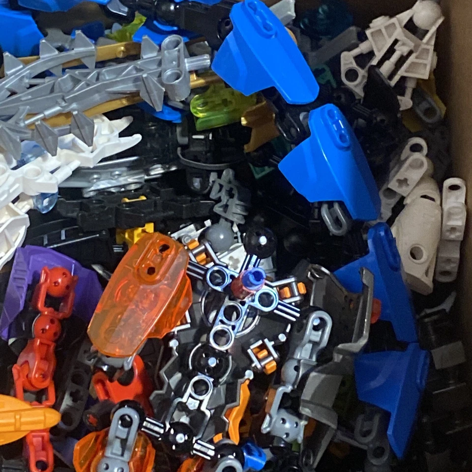 Lego 100 Random Bionicle Technic and/or Hero Factory Pieces Parts Bulk Genuine - Image 4 of 4