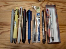 Set of 8 ballpoint pens and fountain pens with NEO CRITZ case