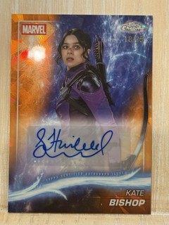 2025 Topps Chrome Marvel Studios Hailee Steinfeld come Kate Bishop Auto /25 arancione