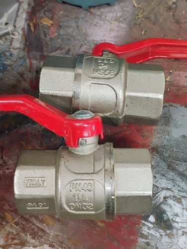 (2) 1.25" stainless steel ball valve