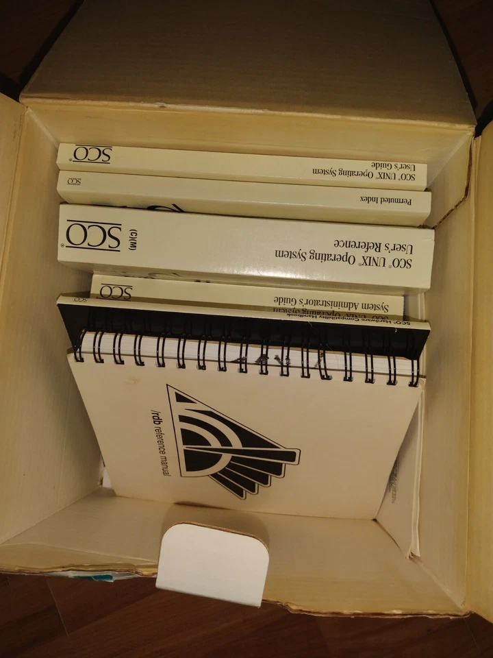 SCO Unix Operating System Version 4.2 Documentation with License No Software - Image 2 of 4