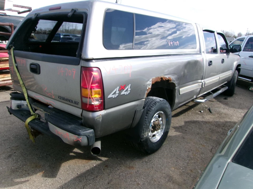 Used Washer Fluid Reservoir fits: 2002 Chevrolet Silverado 2500 pickup w/low lev - Image 4 of 4