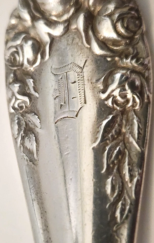 Tenedor para servir carne fría WALLACE ROSA PLATA ESTERLINA 8 1/2" Foto 4 de 4