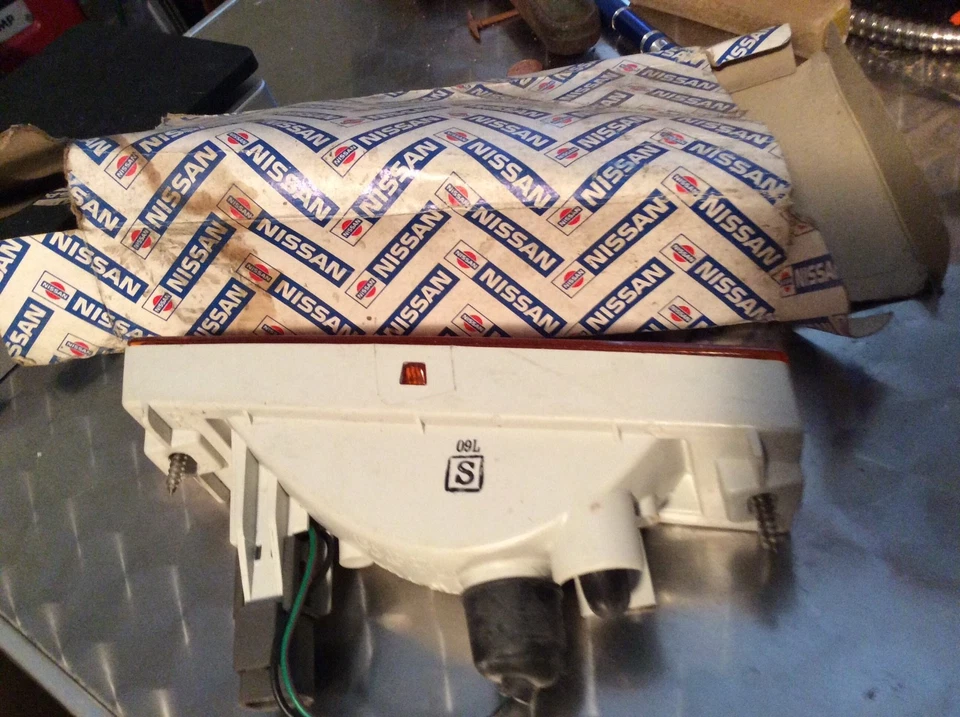  IKI 3187 R 1982 Nissan maxima clearance Light right  side - Image 3 of 3