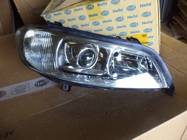 Phare droit Opel Omega B pour remplacer optique usée feu Hella 1EL009020221 neuf