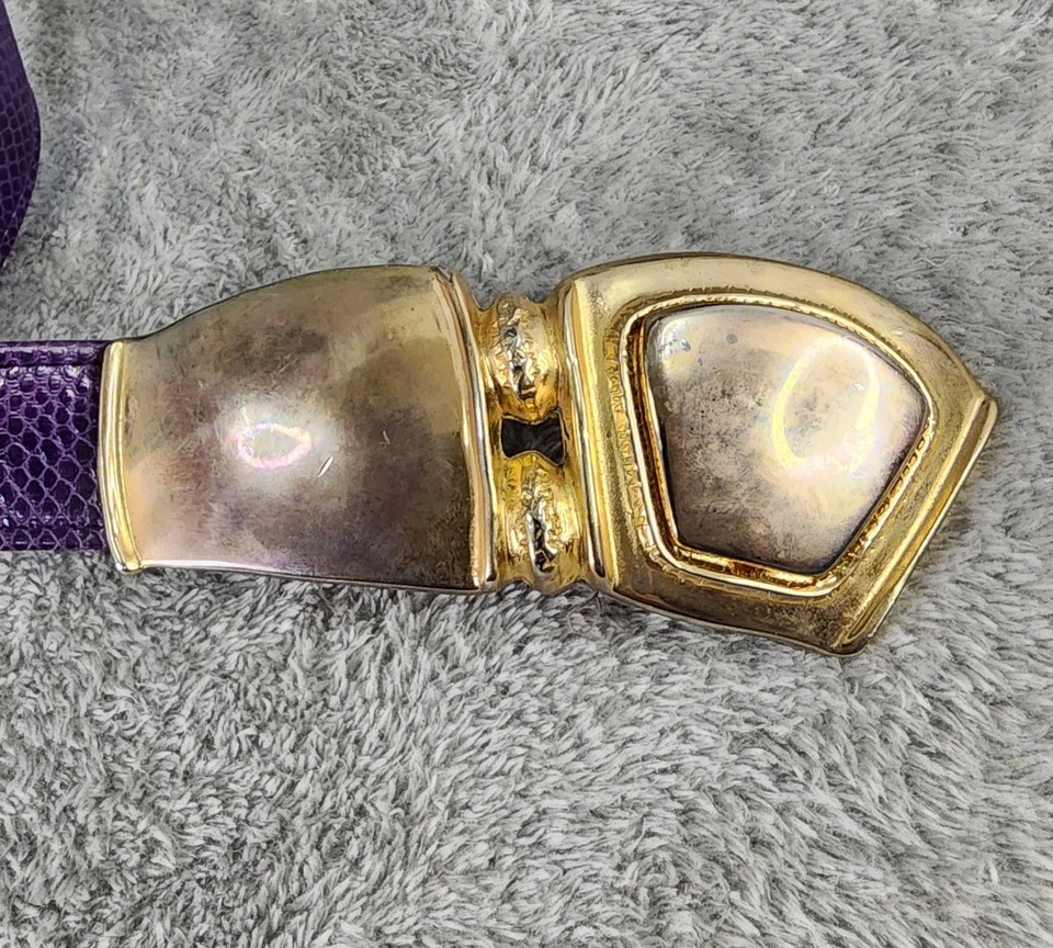 Cinturón de cuero para mujer pequeño púrpura estampado de piel de serpiente hebilla chapada en oro vintage Foto 3 de 4