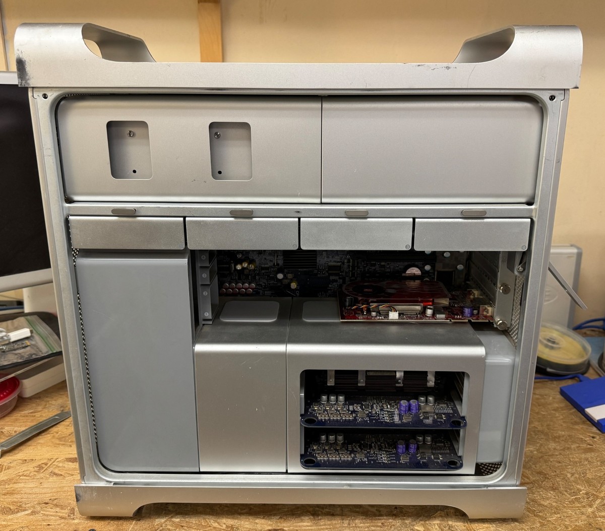 Apple Mac Pro (DualCore Xeon 2.66) 完動品 Apple Mac Pro A1186【DualCore Xeon 2.66GHz×2/OS 10.6.3付き