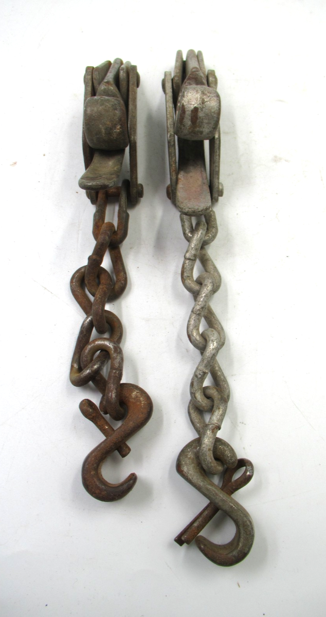 Sold at Auction: Suite de deux sabots de cheval faisant encrier en