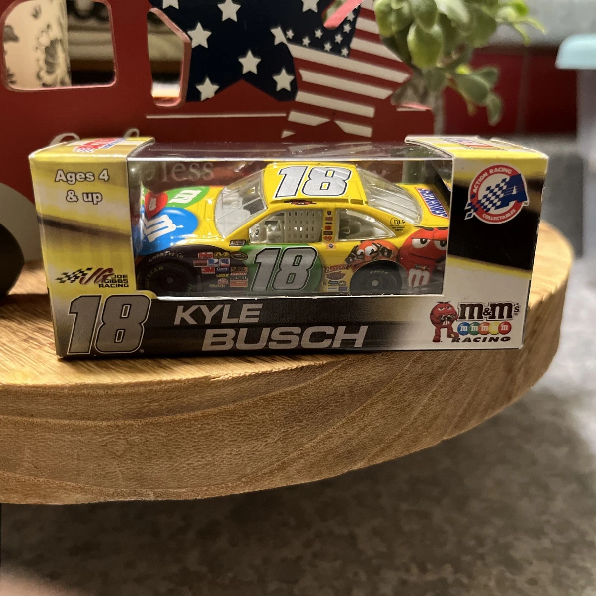 Preços baixos em Kyle Busch NASCAR Diecast Carros de Corrida 2008