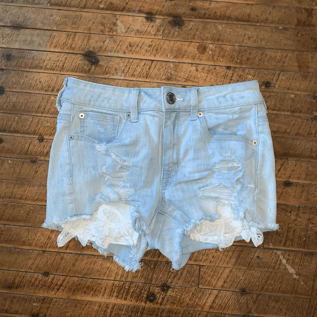 Short Taille Haute American Eagle - Taille 2, Délavage Clair, Détails Dentelle Et Crochet, Occasion Très Bon état