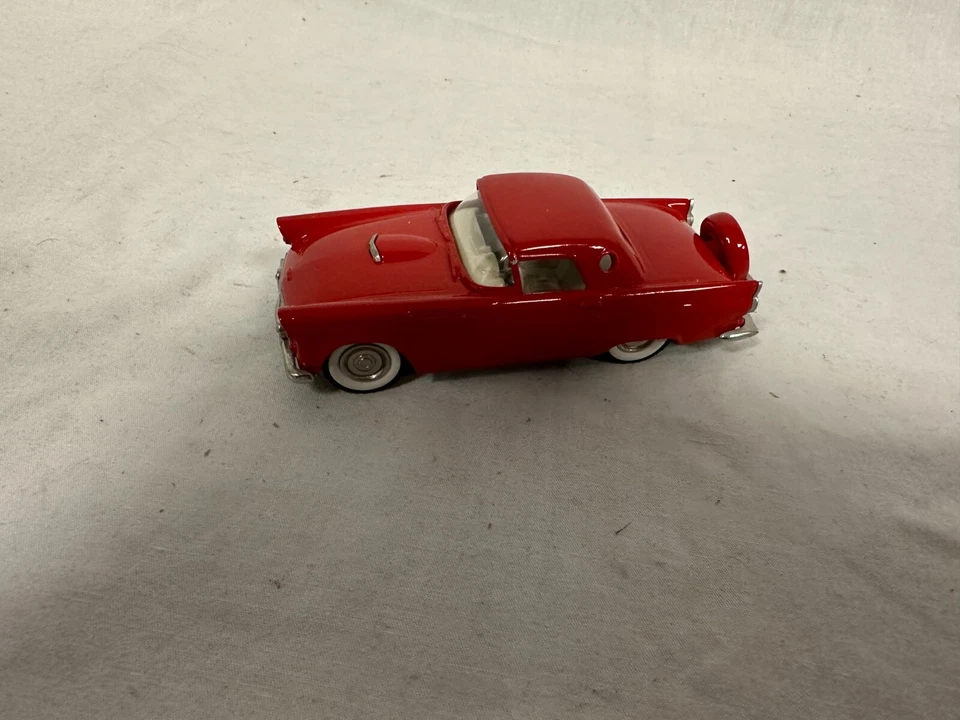 Brooklin Models - #BRK. 13 1956 Ford Thunderbird хардтоп красный масштаб 1:43 - Изображение 4 из 4