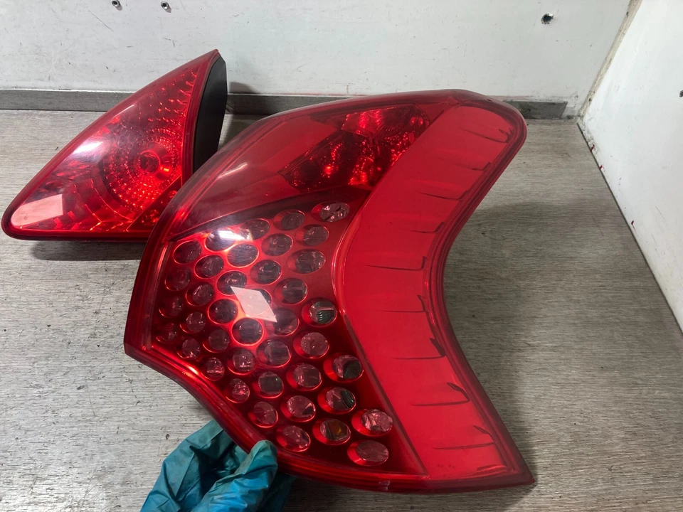 PAR DE LUCES TRASERAS EXTERIORES INTERIORES LADO CONDUCTOR PEUGEOT 3008 2010 Foto 2 de 4
