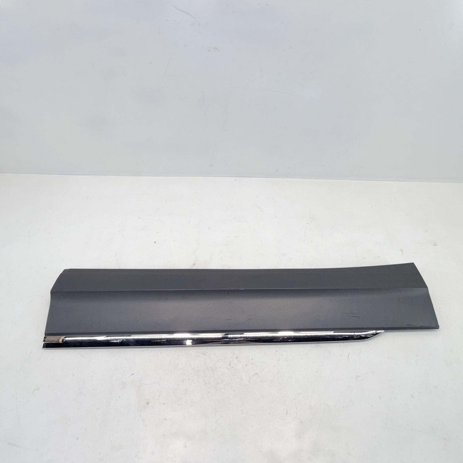 OEM 2018-2024 VOLKSWAGEN TIGUAN FRONT LEFT DRIVER SIDE DOOR PANEL LOWER MOLDING