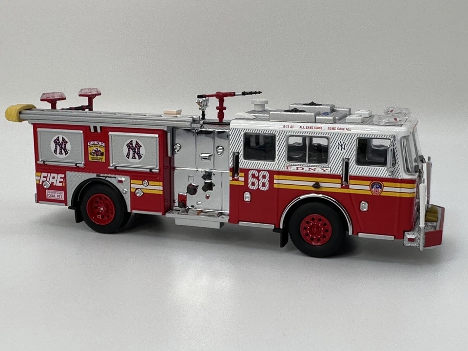  Code 3 Collectibles FDNY Seagrave Pumper Engine 68 New York Yankees E68 (12831) - Image 2 of 4