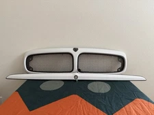 White Jaguar XJR x308 (1998-03) Grille & Trunk Molding SET (Color Matched)