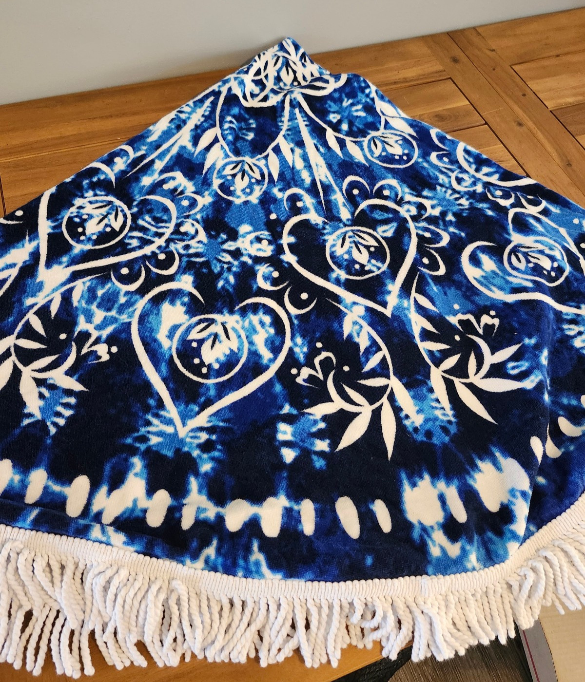 68" Round Beach Towel, heavy, clean, BIG Blue & white, heavy Fringe