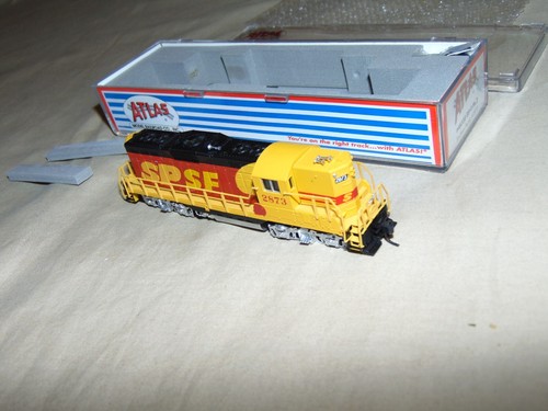 ATLAS N 48338 SP SF SOUTHERN PACIFIC PHASE 2 GP-9 DIESEL + BOX