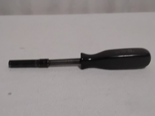 Snap-on GM4A 1/4" Drive 6" Standard Shank Pin Lock Driver & GSTM8 1/4" Socket - Picture 4 of 10