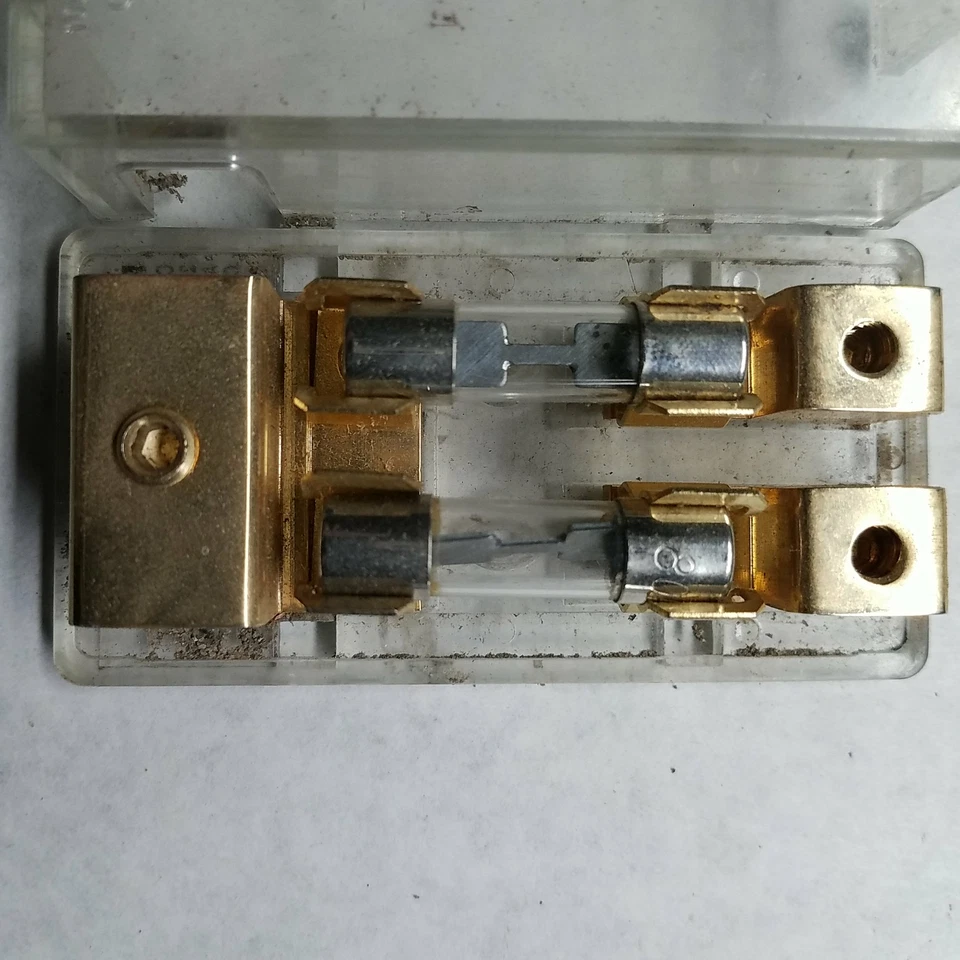 RadioShack 24kt. Bloque de fusibles automotrices de alta resistencia chapado en oro Cat. No. 270-704 2 Foto 2 de 4