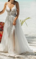 Beautiful wedding dress - only worn for 20min