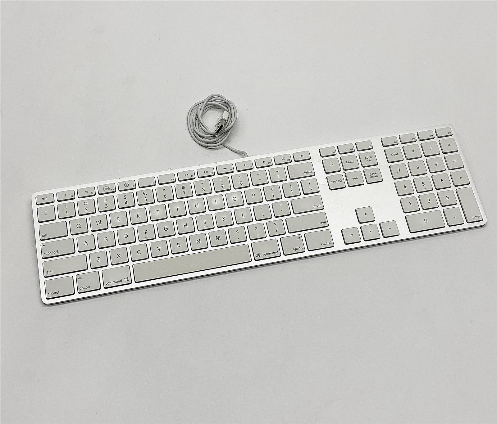 Genuine Apple A1243 USB Wired Aluminum Keyboard with Numeric KeyPad - Tested