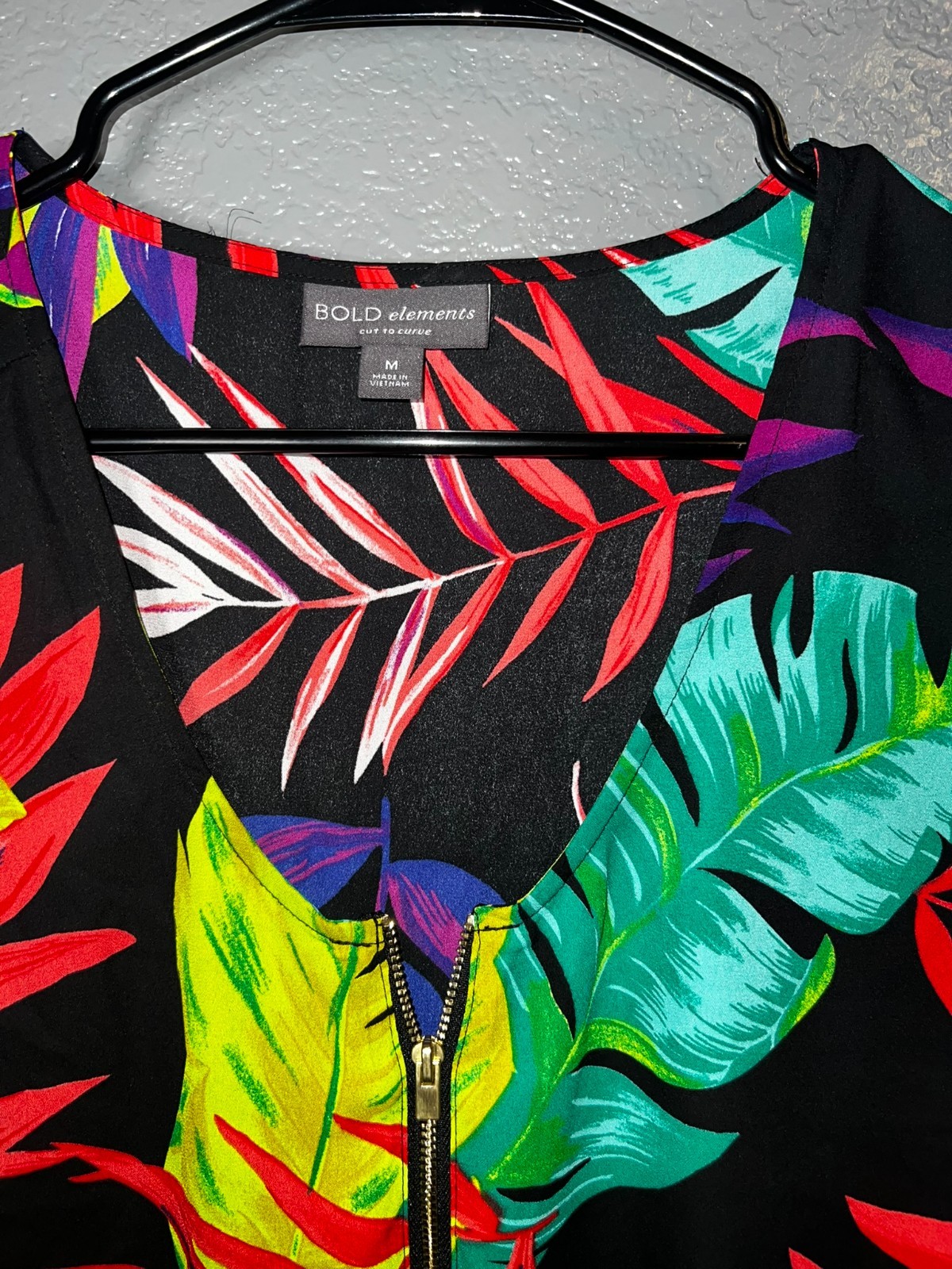 Bold Elements Tropical Leaf Print Zip Neck Short … - image 5