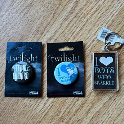 The Twilight Saga: Pinback Buttons + Keychain OLD TOPIC MERCH (NECA)