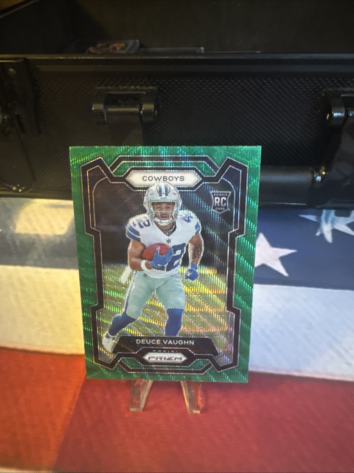 2023 Panini Prizm - Rookies Deuce Vaughn #324 Green Wave Prizm (RC)