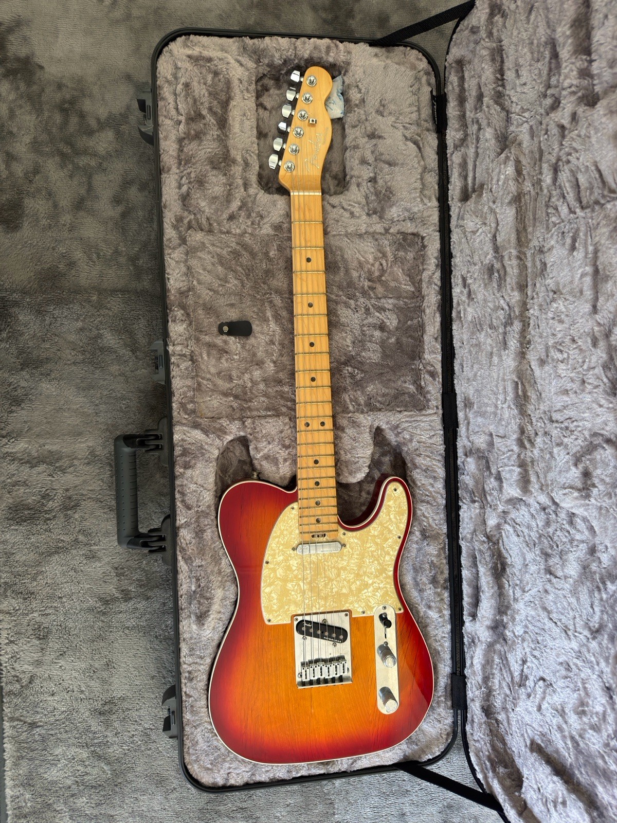 Fender American Elite 2016 Telecaster Cherry Sunburst with Hard Case and Strap