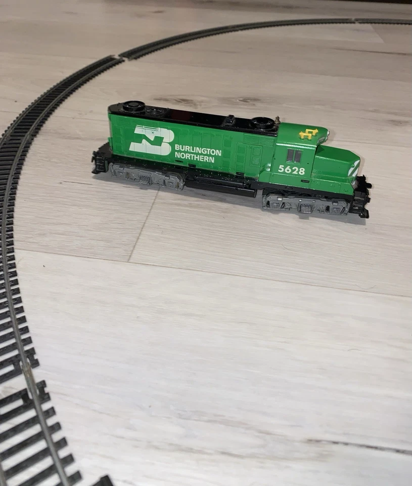 TYCO Train Set Train, Tracks, Power Pack - Image 4 of 4