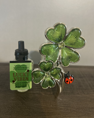 Bath & Body Works LUCKY FOUR LEAF CLOVER SHAMROCK Wallflowers Plug W/1 Refill