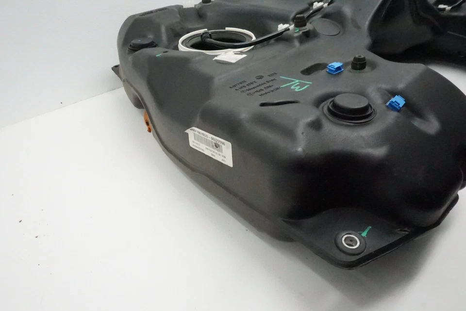 2013-2016 MERCEDES BENZ GL450 X166 GASOLINE FUEL TANK RESERVOIR OEM - Image 2 of 4