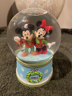 Disney Store Christmas Holiday Mickey & Minnie Mouse Snow Globe