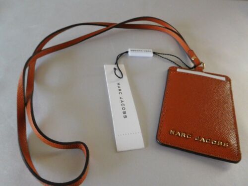 ◎MARC JACOBS◎The Retro Logo Embossed ID カードホルダー Marc Jacob's Logo Red Leather ID Card Case New With Tag And