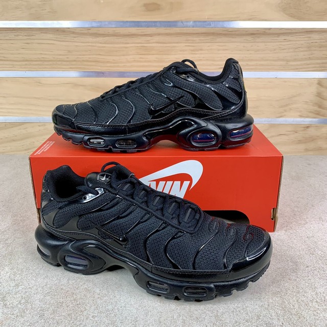 nike air max plus triple black mens