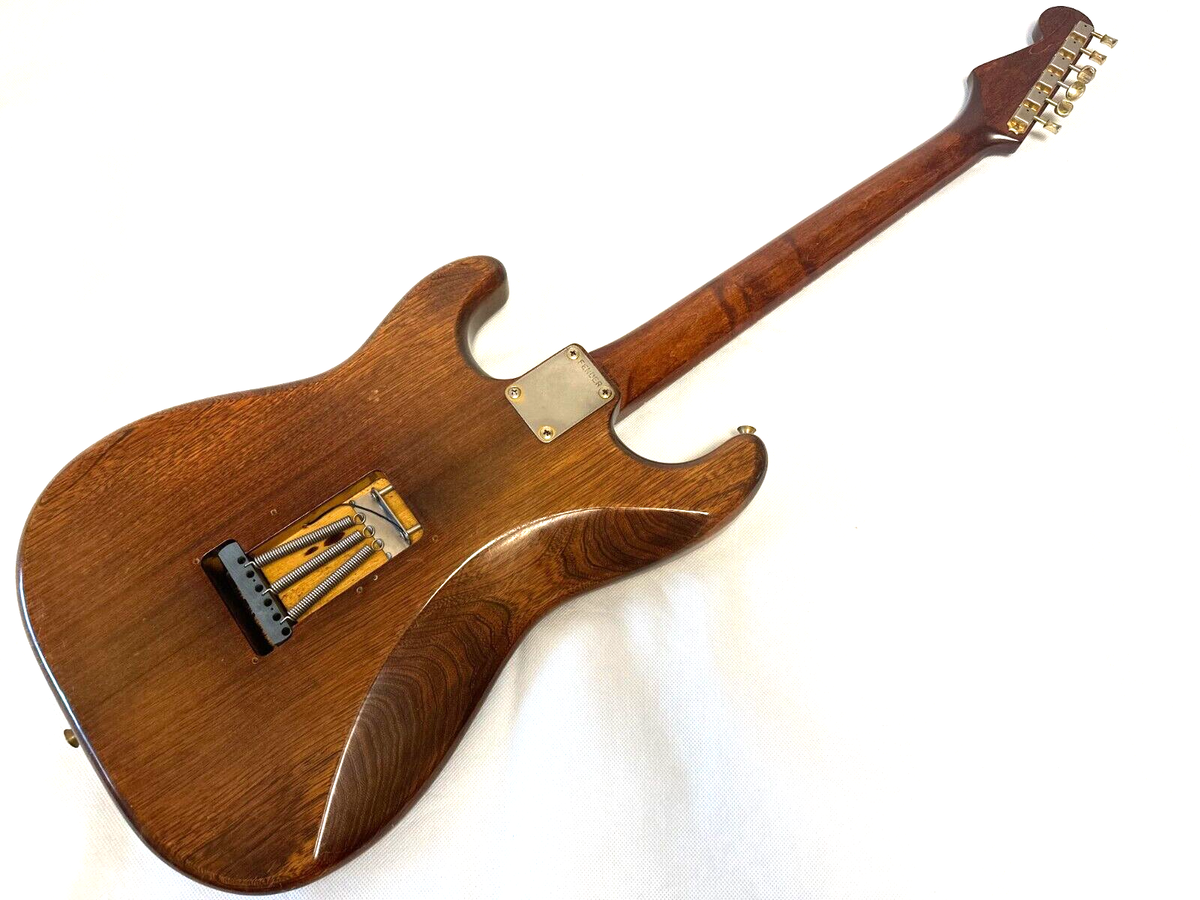 Fender Japan ST62-WAL Stratocaster Guitar Walnut Model Made Fender Japan ST62-WAL Stratocaster Guitar Walnut Model Made